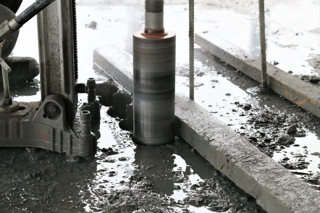 https://mesadiamond.com/cdn/shop/articles/how-to-drill-wet-core-drilling-vs-dry-core-drilling-153260.jpg?v=1687846778&width=1080